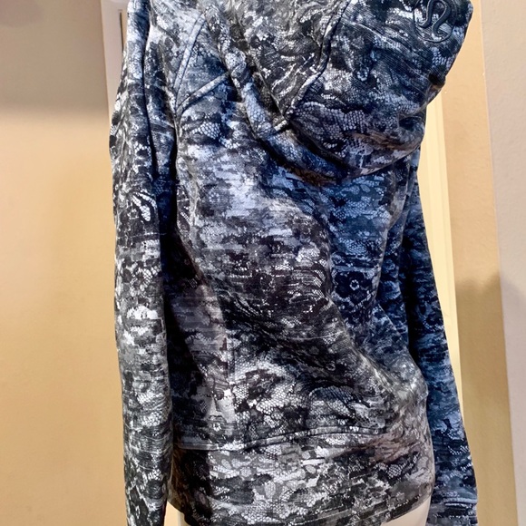 Lululemon Jacket - Picture 5 of 6